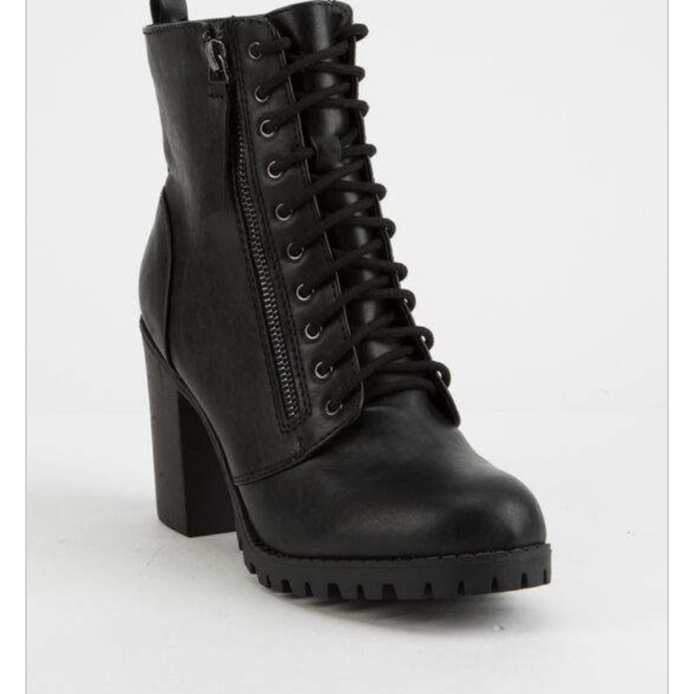 Lace up boot